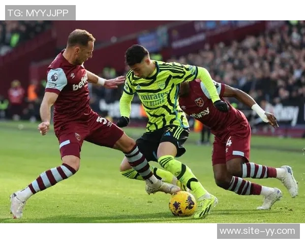 伊萨克禁区内精彩凌空抽射阿雷奥拉神勇扑救保住球门不失 伊萨克禁区内精彩凌空抽射阿雷奥拉神勇扑救保住球门不失